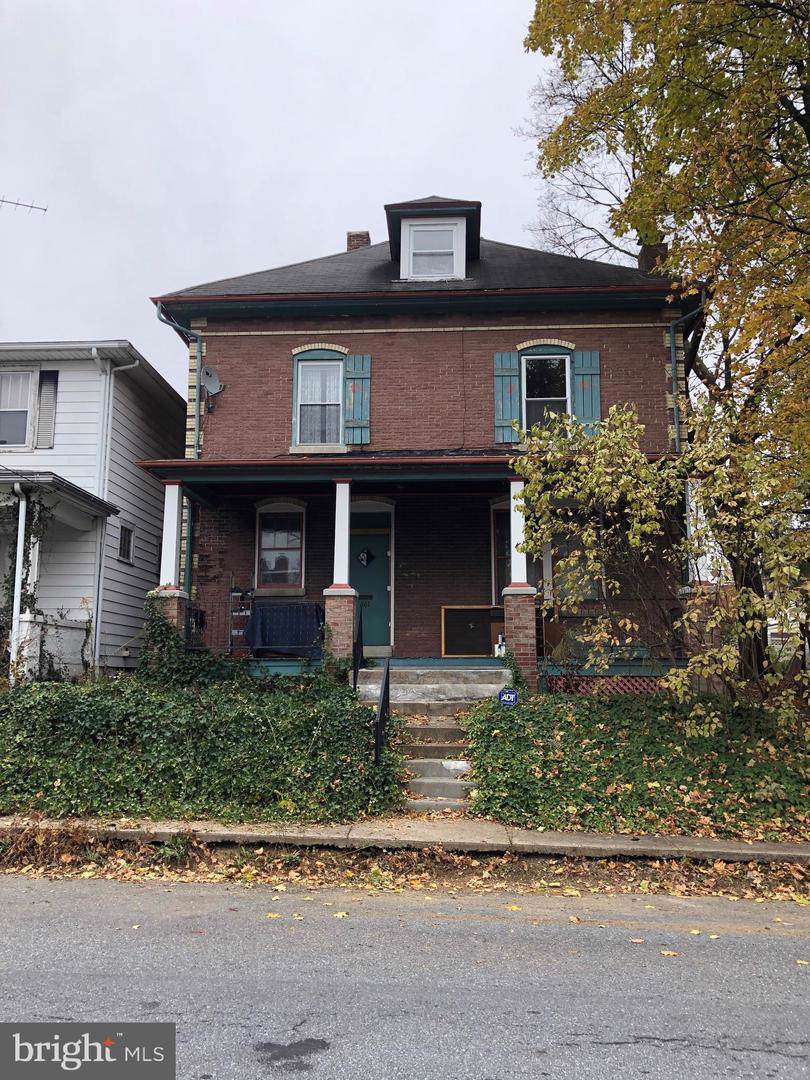 661 27TH Street - Photo 1