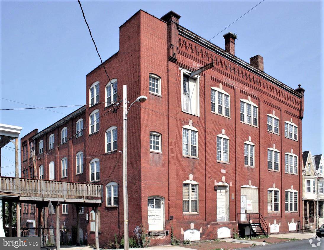506 12TH Street - Photo 1