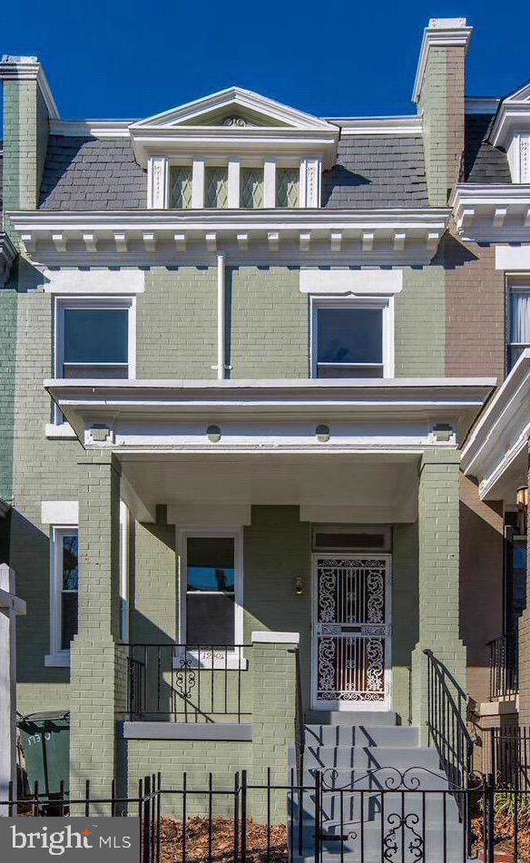 1930 Summit Place - Photo 1