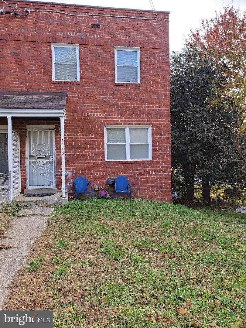 1745 Bruce Place - Photo 1