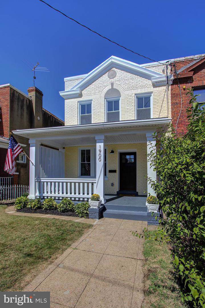 1900 Newton Street - Photo 1