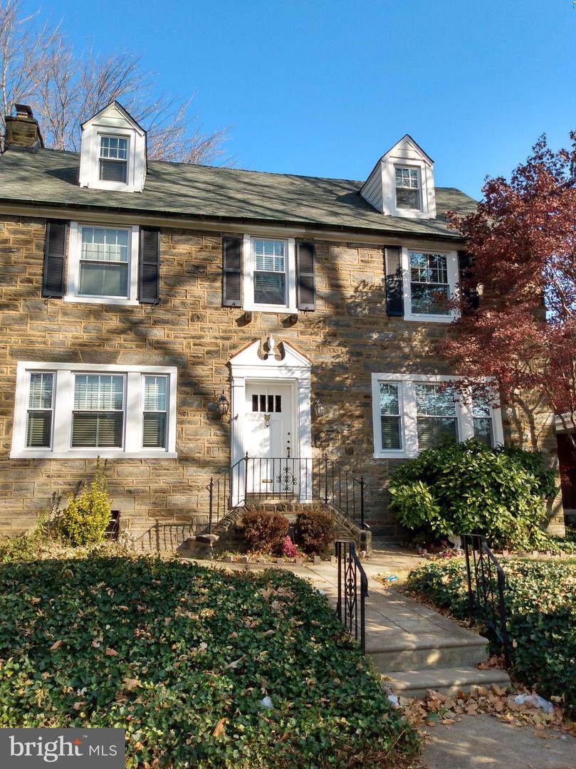 705 Longshore Avenue - Photo 1