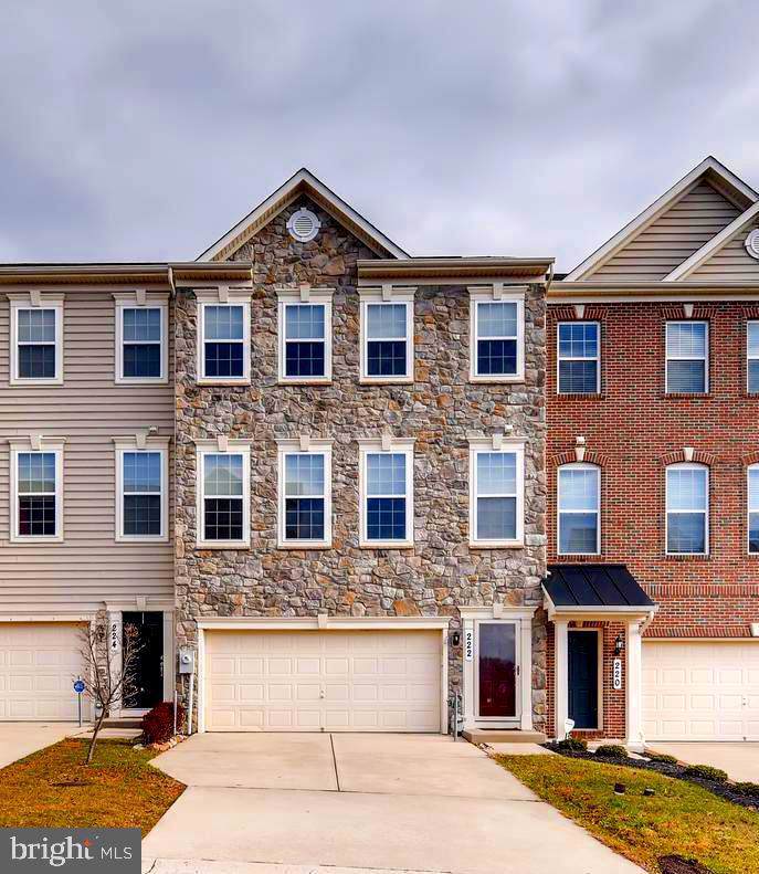 222 Mohegan Drive - Photo 1