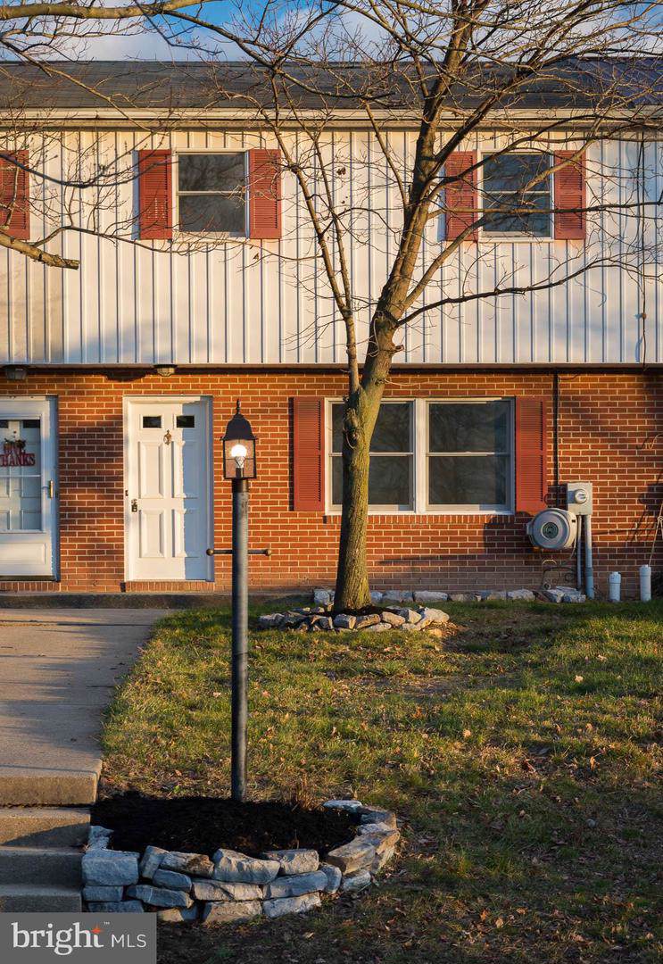 38 Surrey Drive - Photo 1