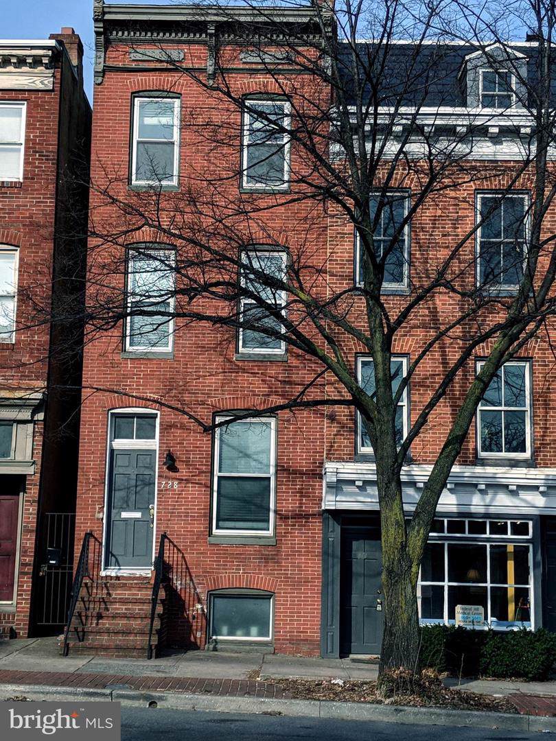 728 Light Street - Photo 1