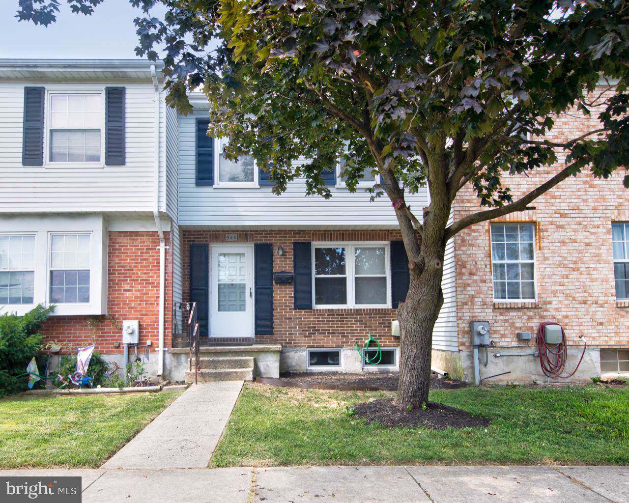540 Burlington Court - Photo 1