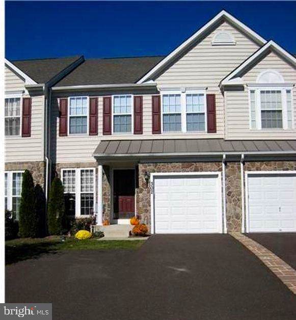 302 Village Way - Photo 1