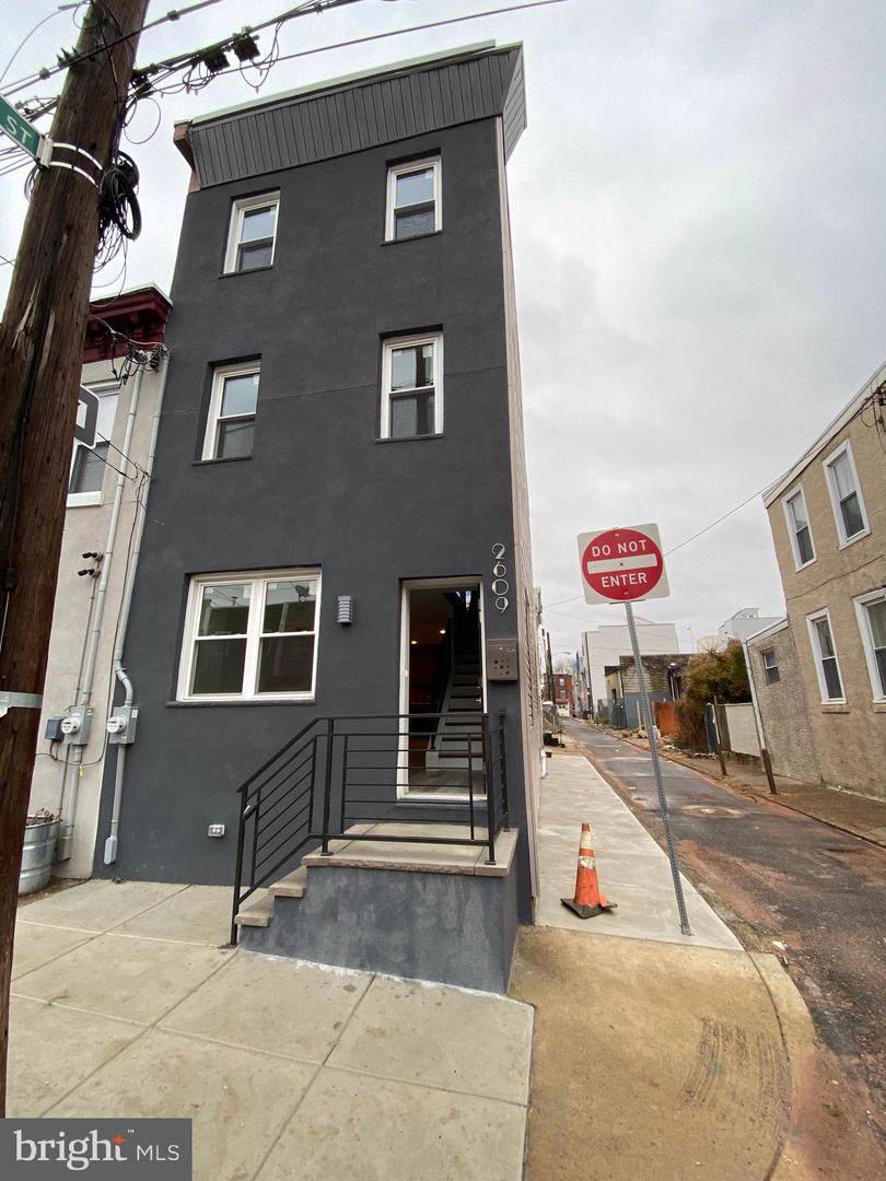 2609 Almond Street - Photo 1