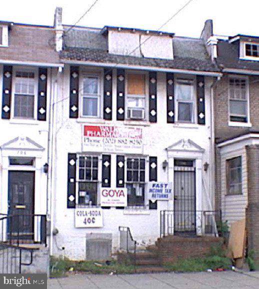 708 Kennedy Street - Photo 1