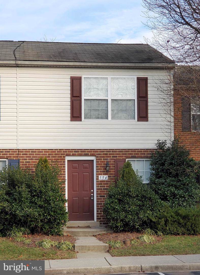 554 Cotswold Court - Photo 1