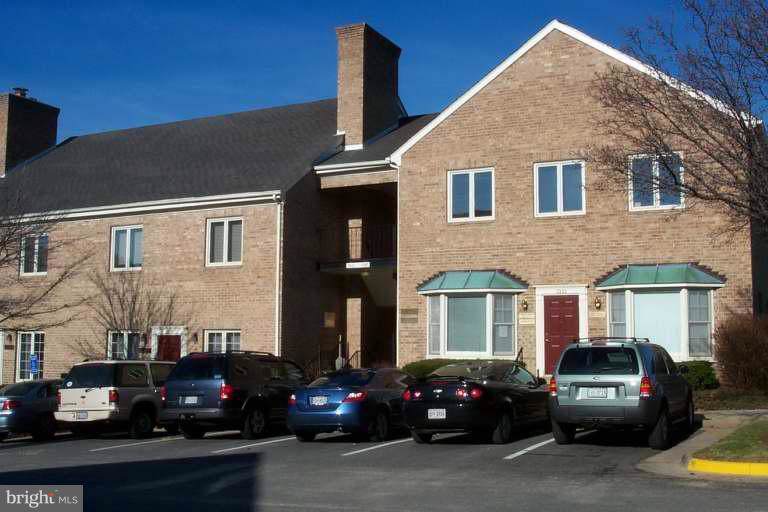 3935 University Drive - Photo 1