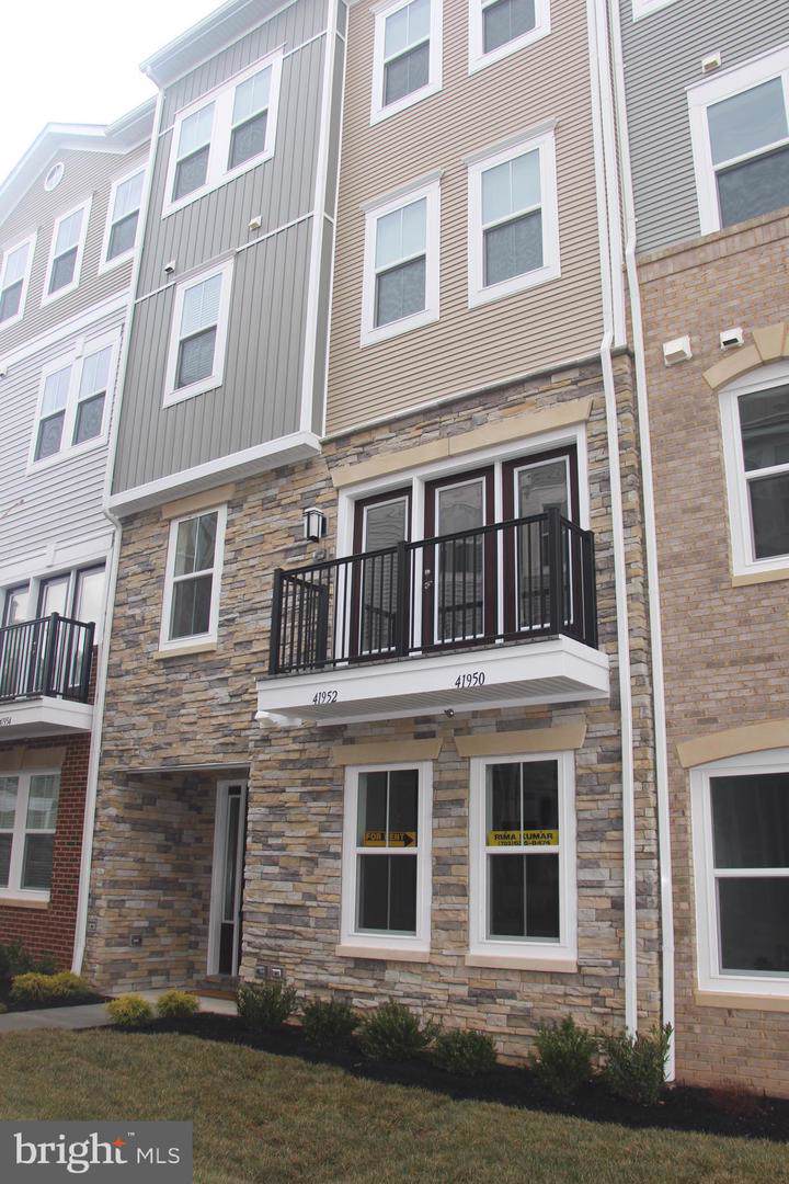 41950 Pickwick Mill Terrace - Photo 1