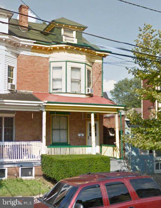 686 Stuyvesant Avenue - Photo 1