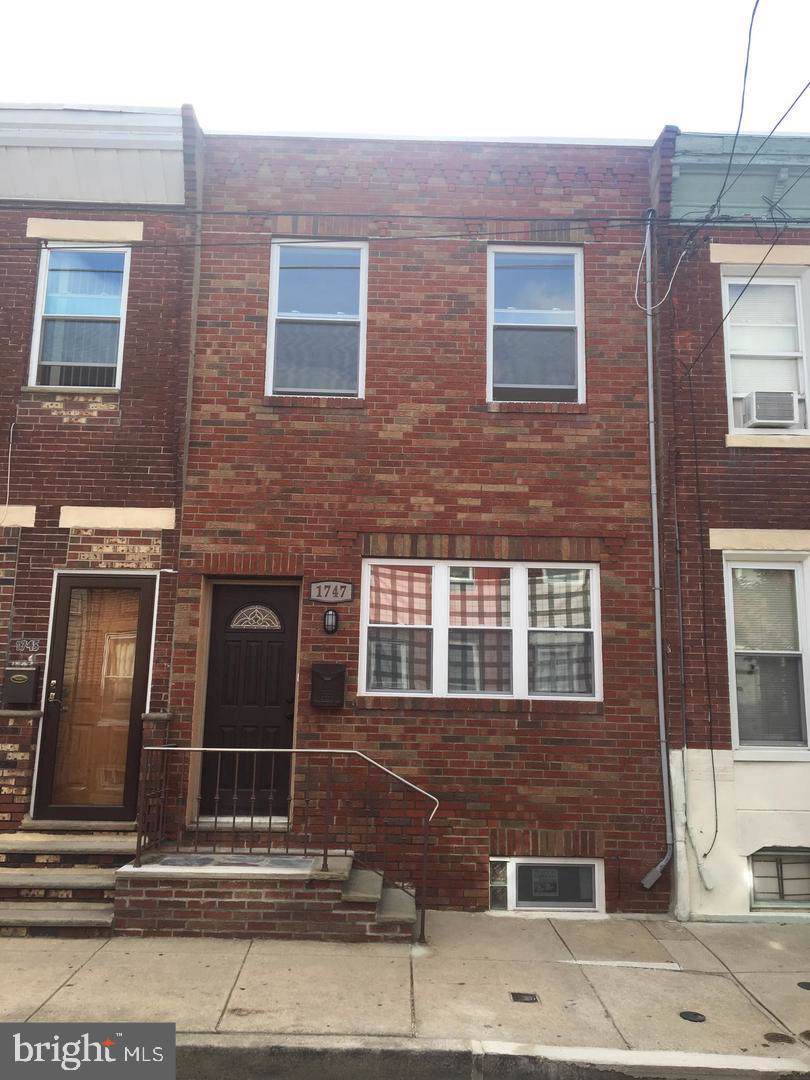 1747 Chadwick Street - Photo 1