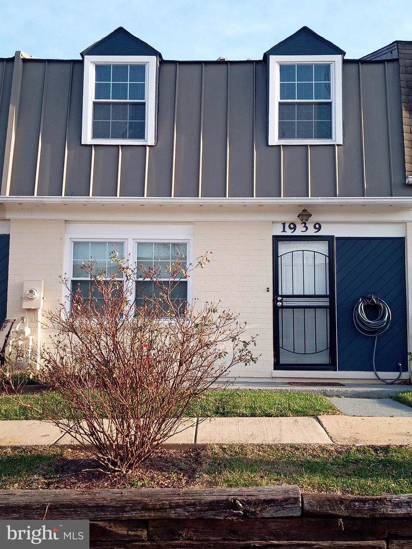 1939 Village Green Drive - Photo 1