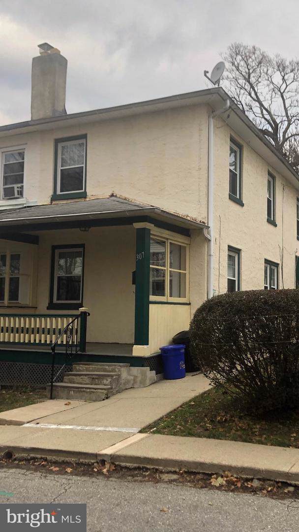 307 Pennsylvania Avenue - Photo 1