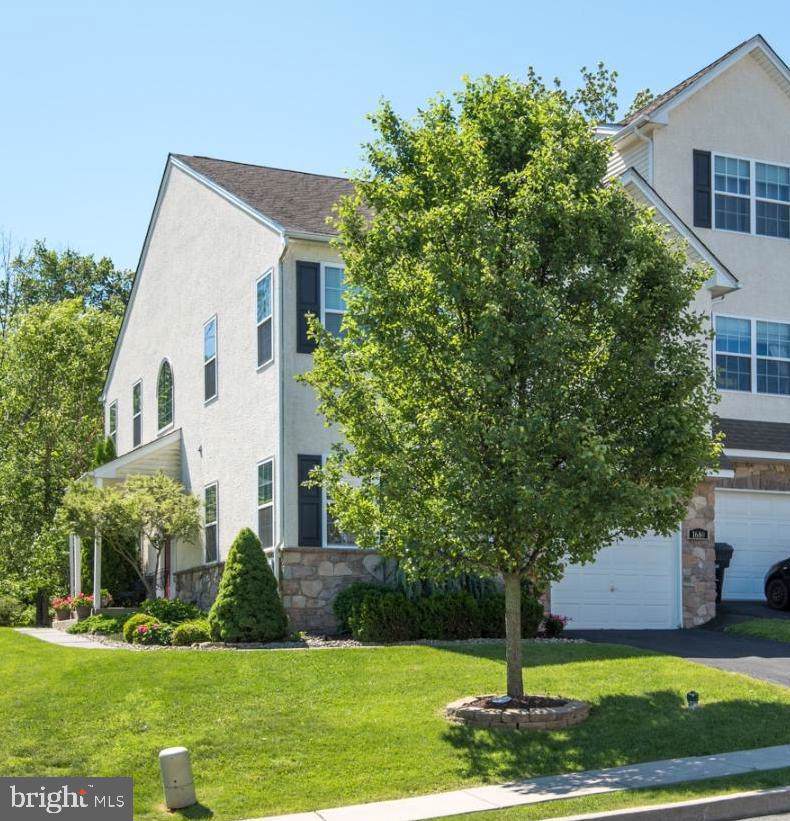 1680 Laura Lane - Photo 1
