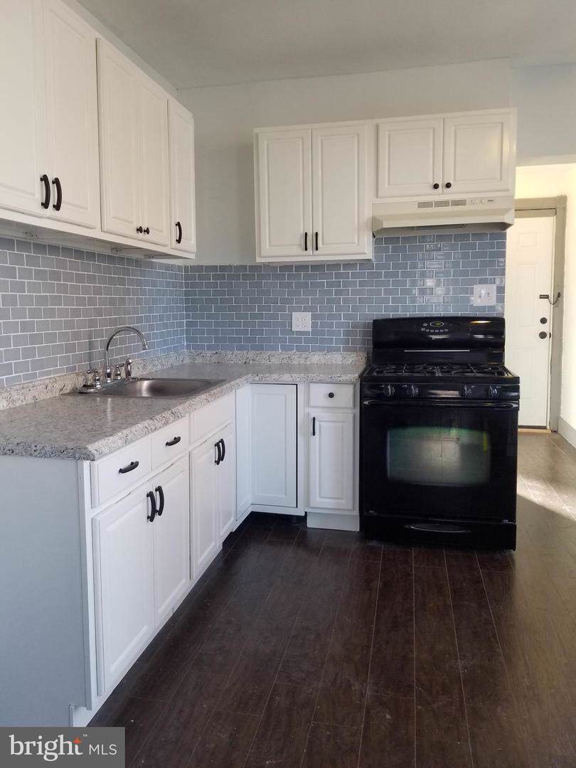 401 Garfield Avenue - Photo 1