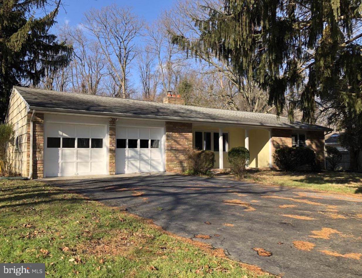 553 Drexel Avenue - Photo 1