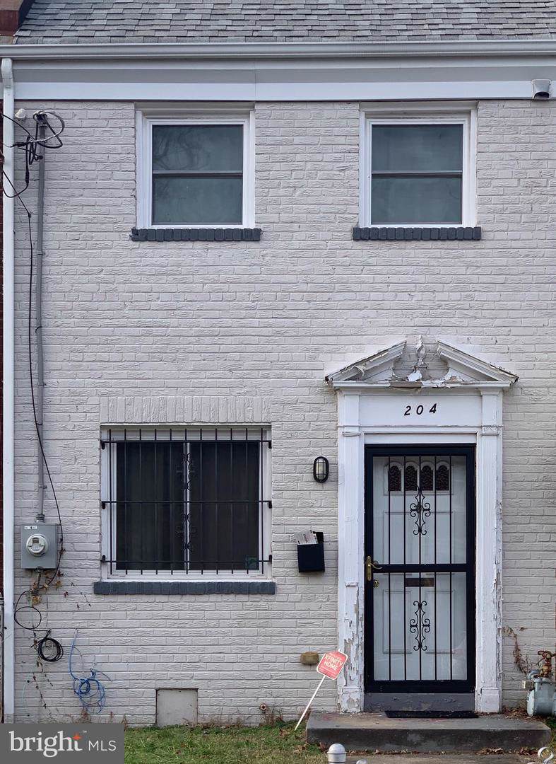 204 35TH Street - Photo 1