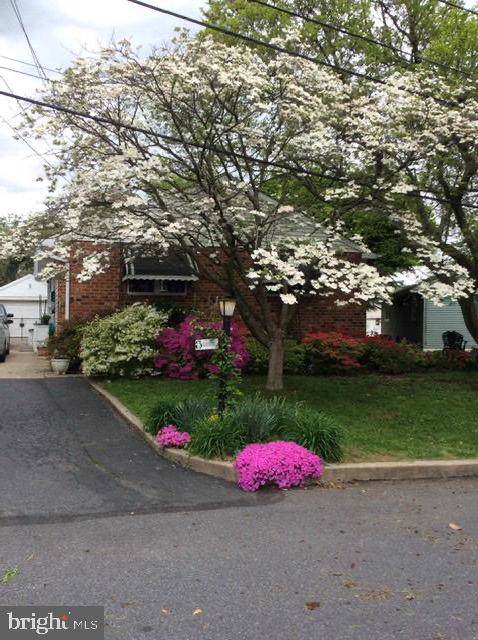 5 Nassau Boulevard - Photo 1