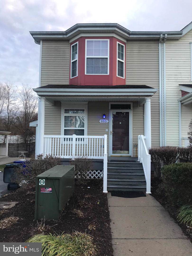 985 Ross Street - Photo 1