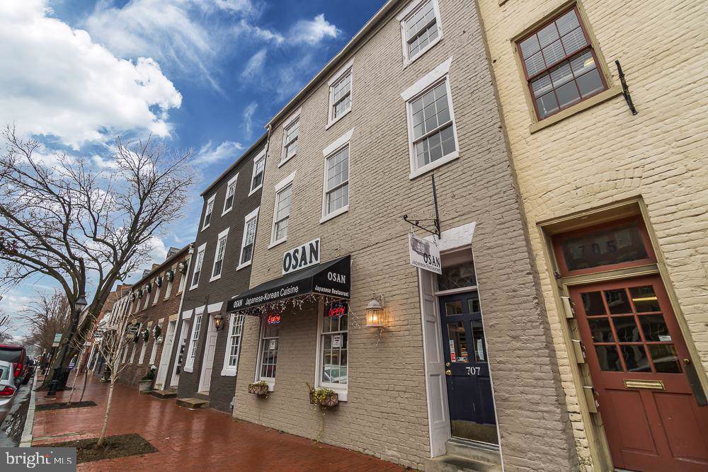 707 Caroline Street - Photo 1