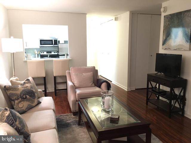 224-30 Rittenhouse Square - Photo 1