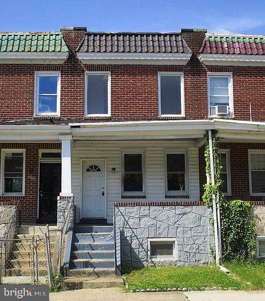 1621 Carswell Street - Photo 1