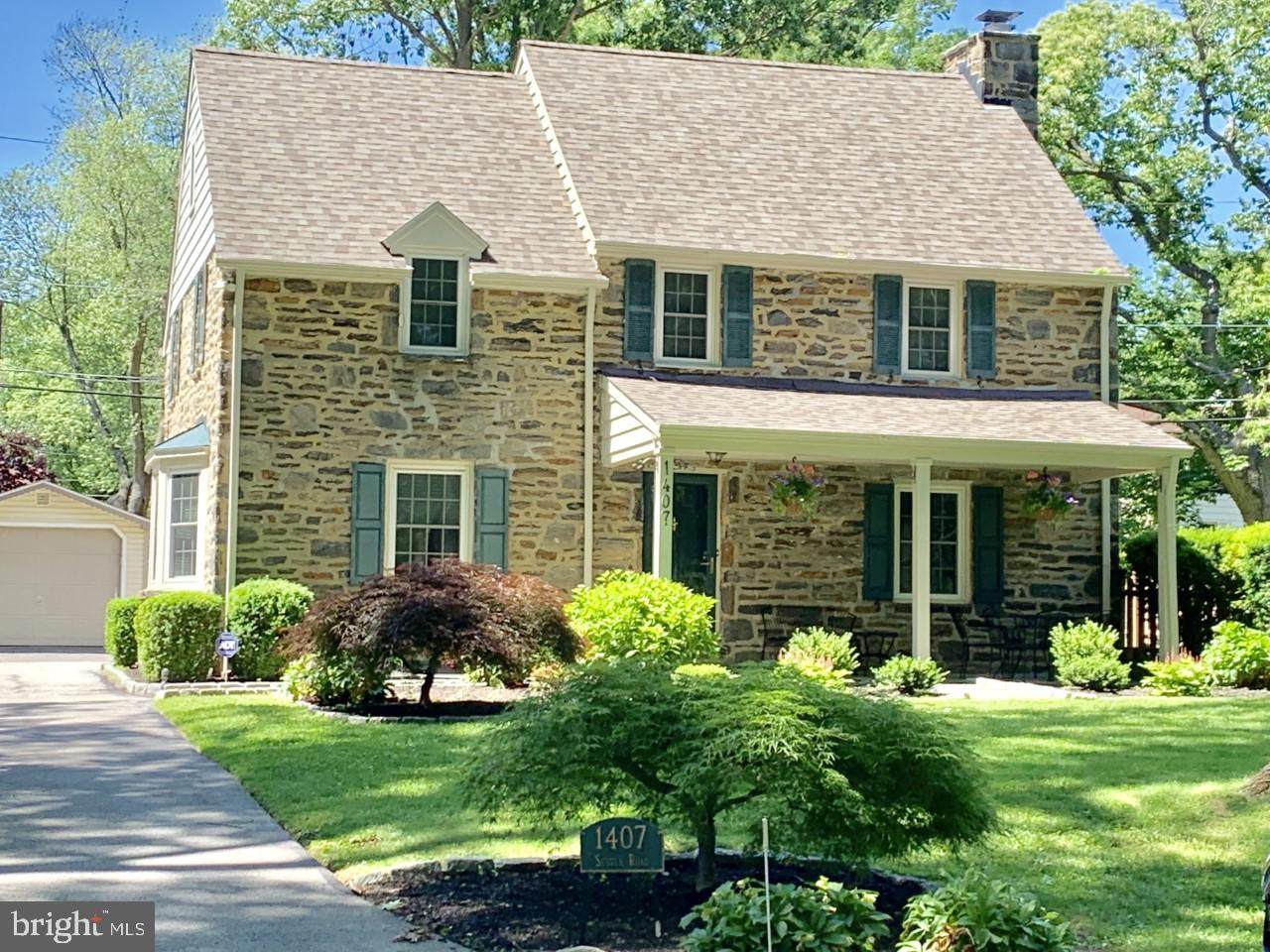 1407 Sussex Road - Photo 1