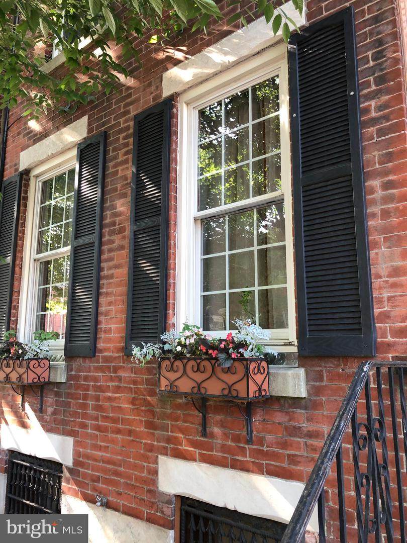 922 Moore Street - Photo 1