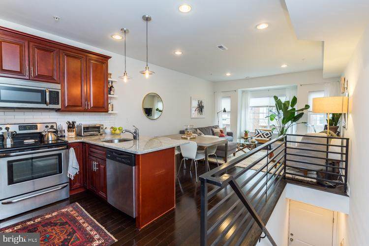 2115 Carpenter Street - Photo 1