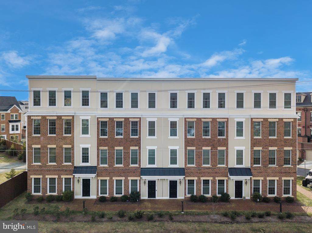 206 Murdoch Square - Photo 1