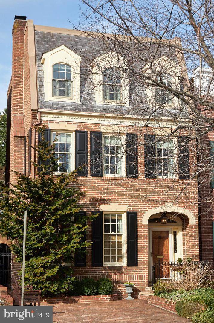 613 Royal Street - Photo 1