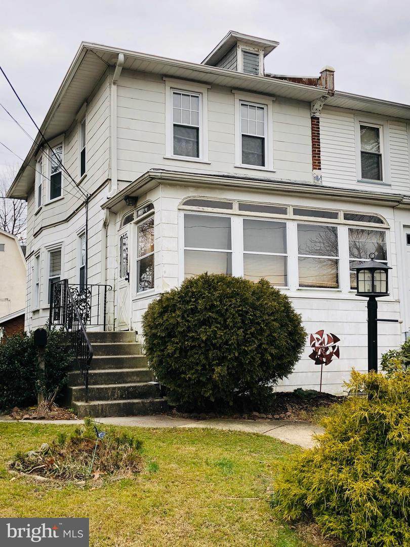942 12TH Avenue - Photo 1