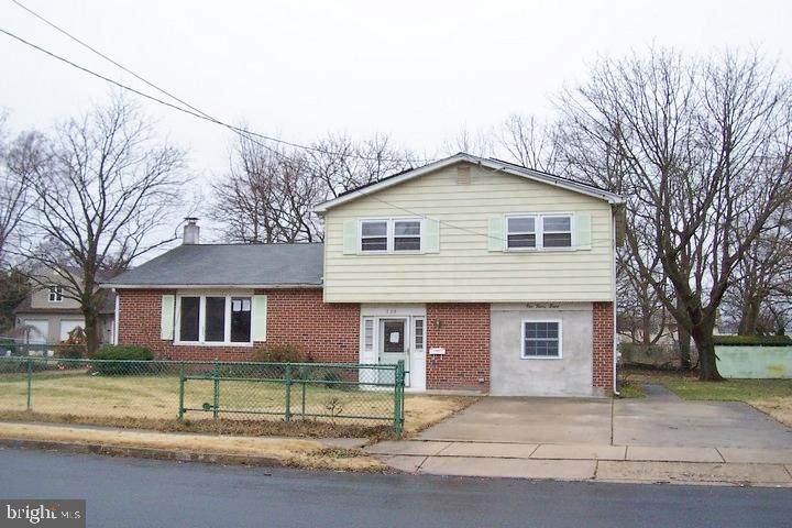 138 Thomas Ave S - Photo 1