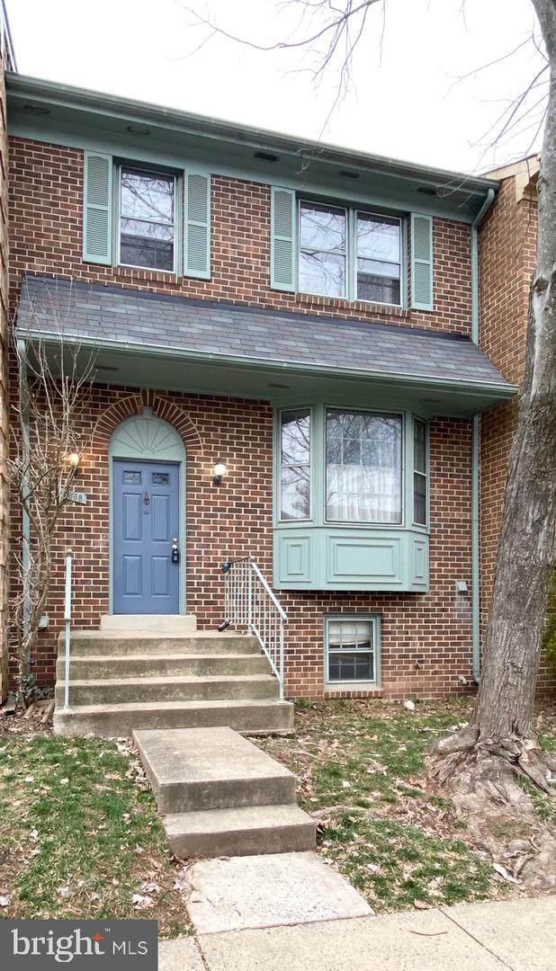 2868 Kelly Square - Photo 1