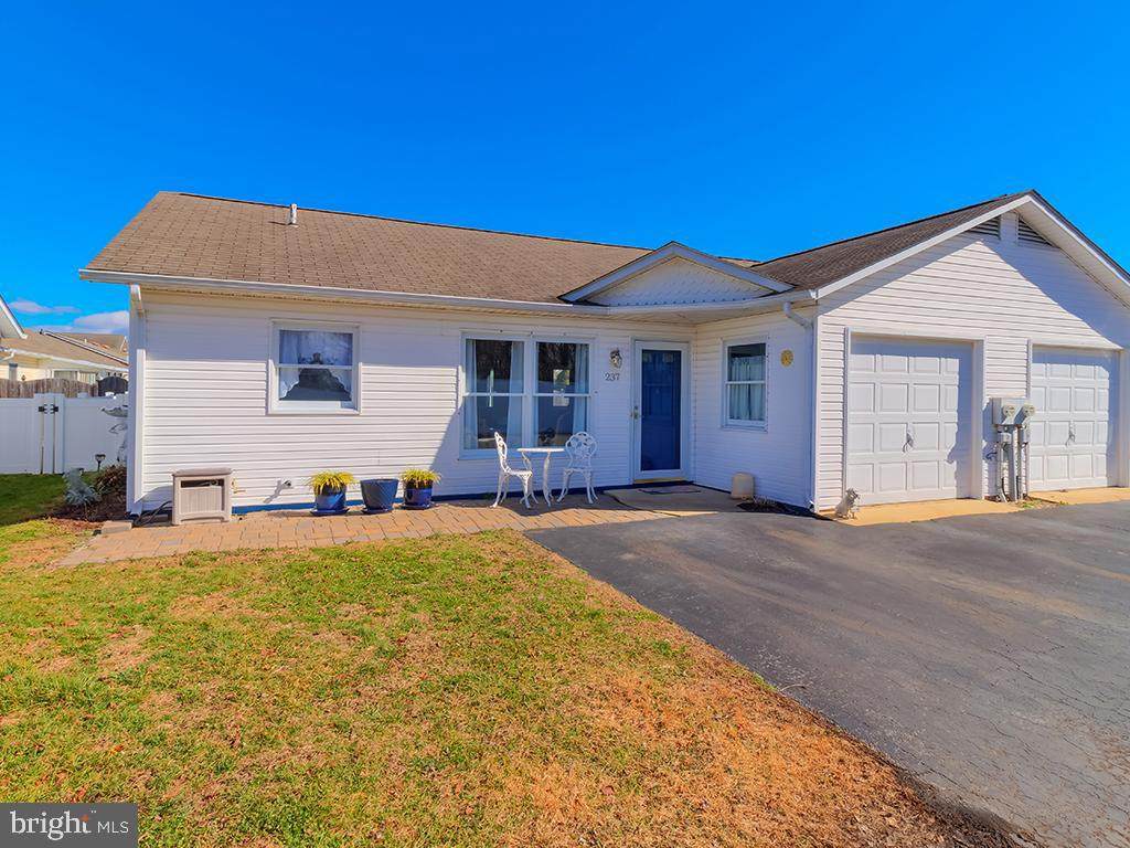 237 Magnolia Drive - Photo 1