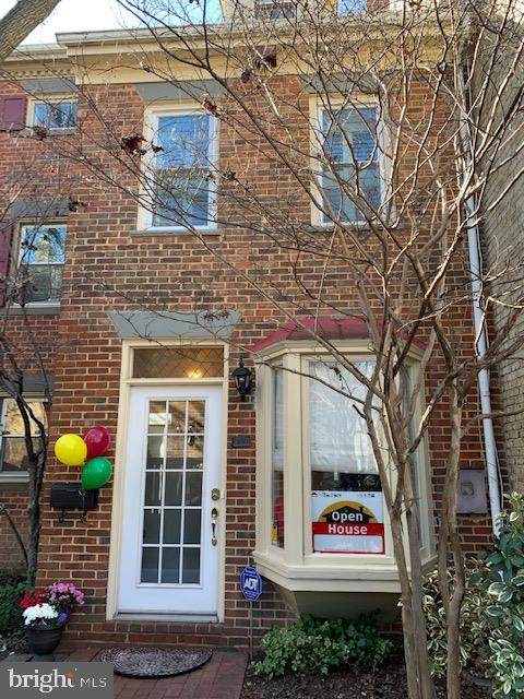 909 Oronoco Street - Photo 1