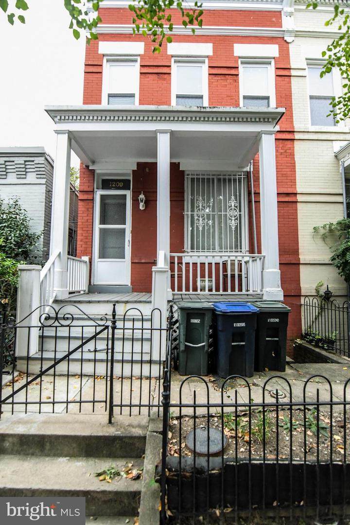1209 E Street - Photo 1
