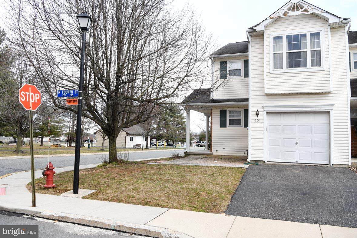 201 4TH Street - Photo 1