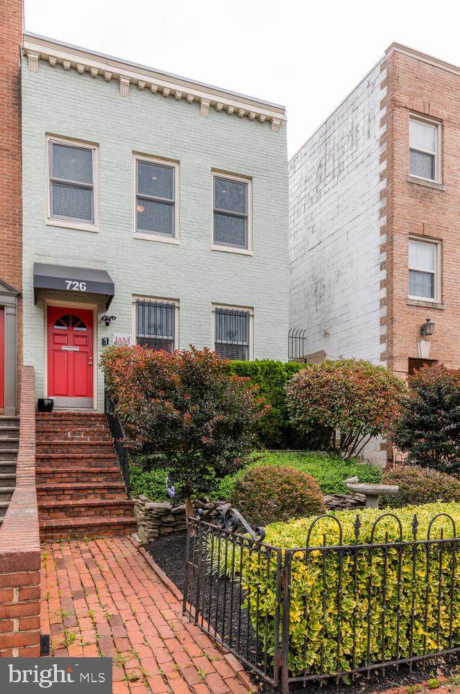 726 7TH Street - Photo 1