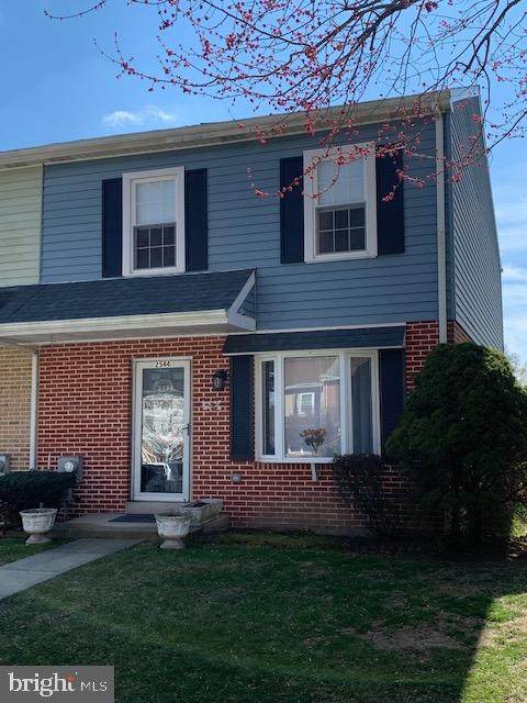2544 Dupont Street - Photo 1
