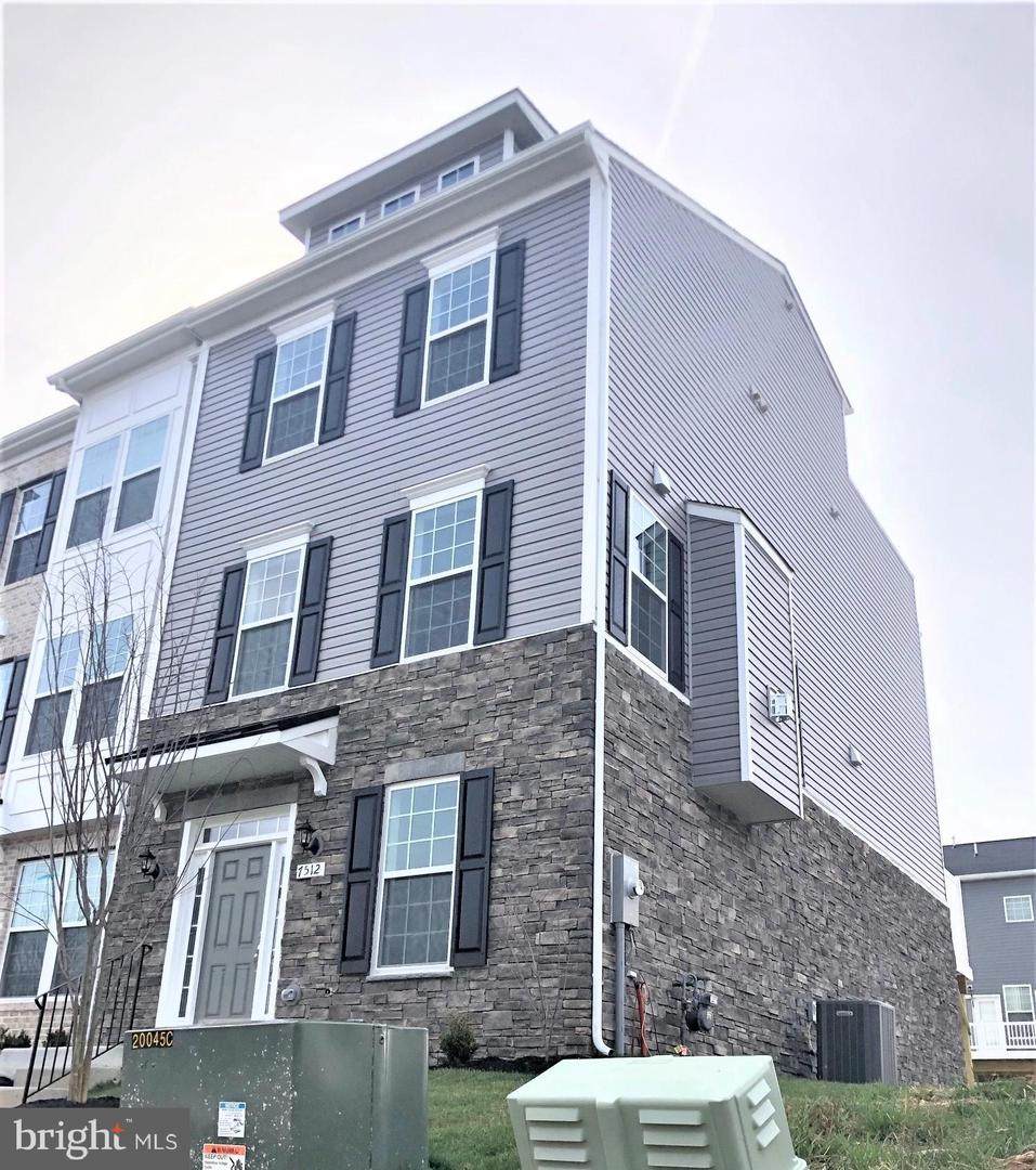 7512 Forbes Boulevard - Photo 1