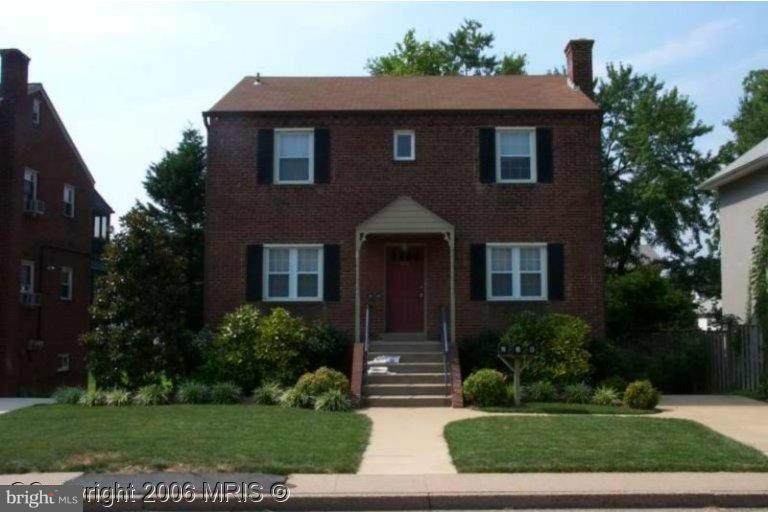 618 18TH Street - Photo 1