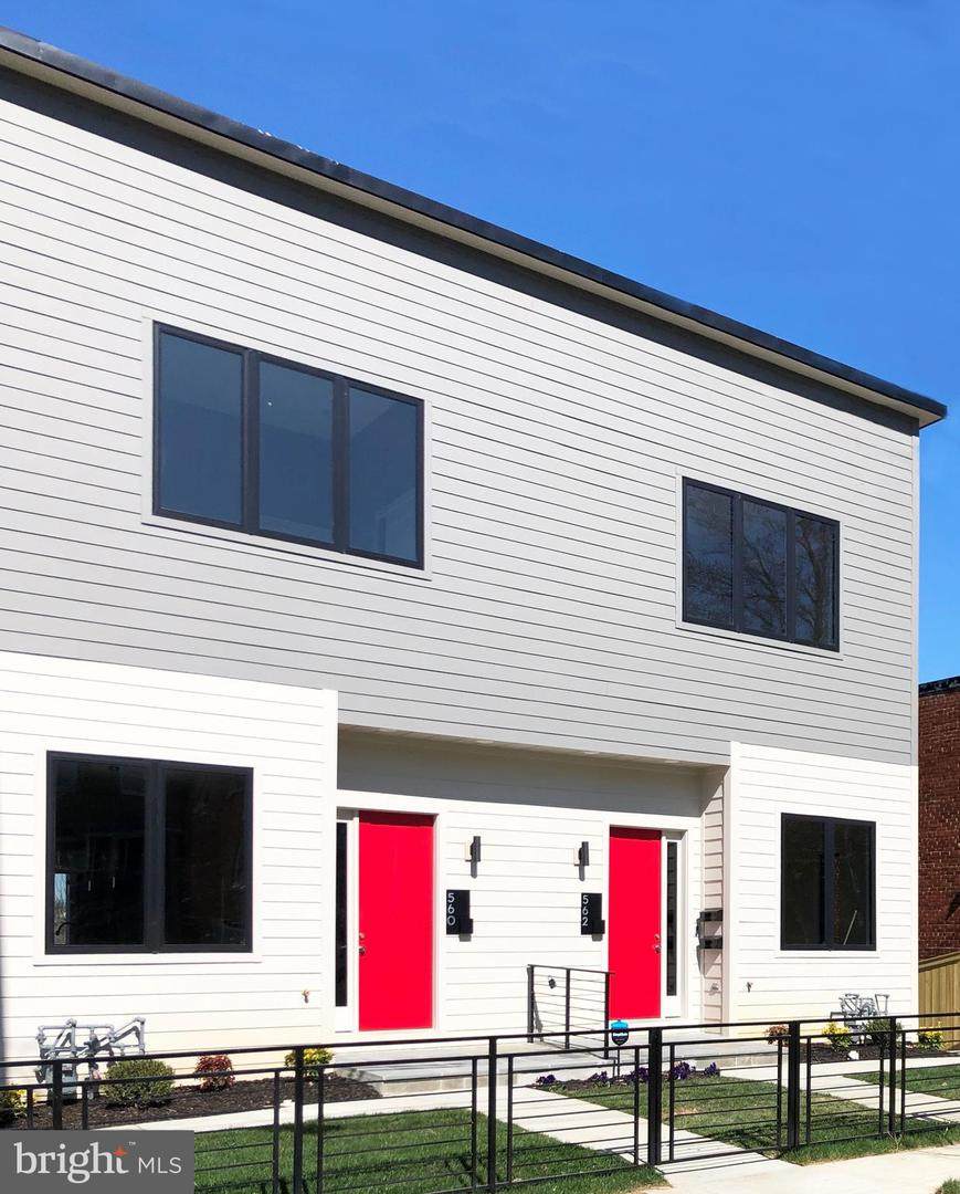 560 Foxhall Place - Photo 1