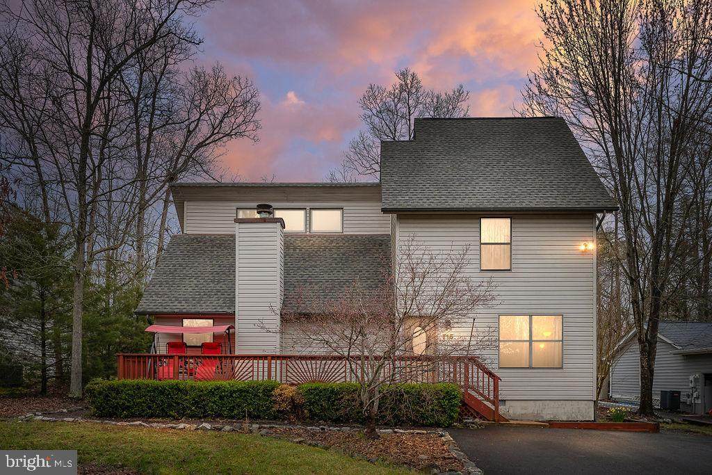 715 Lakeview Parkway - Photo 1