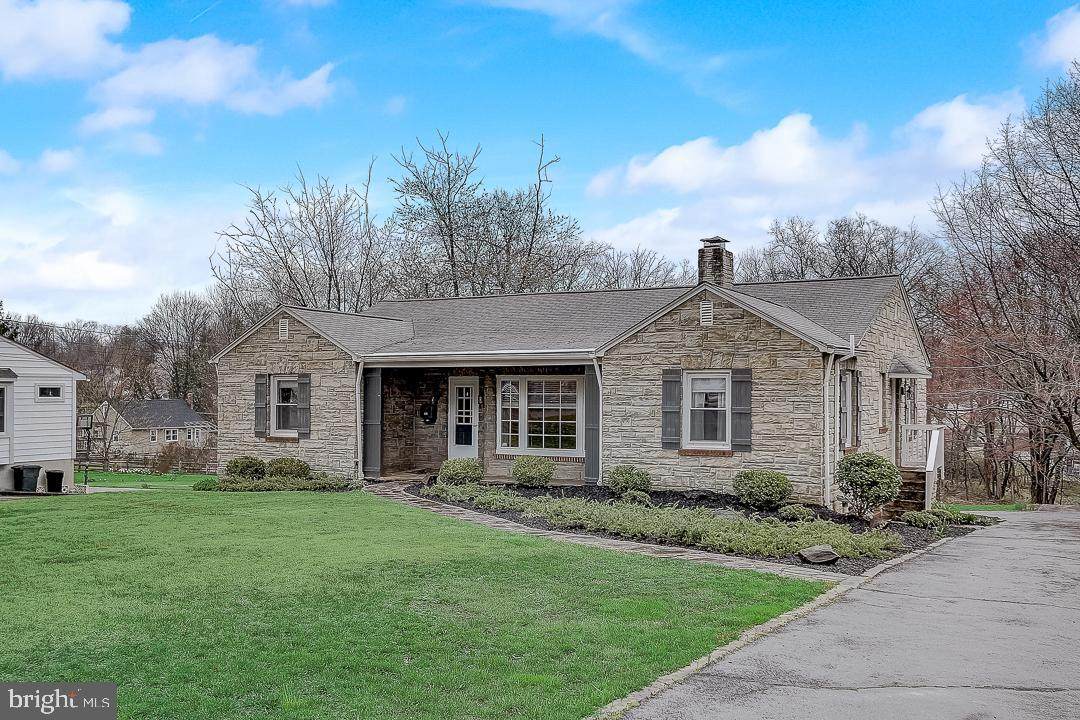 515 Hilton Avenue - Photo 1