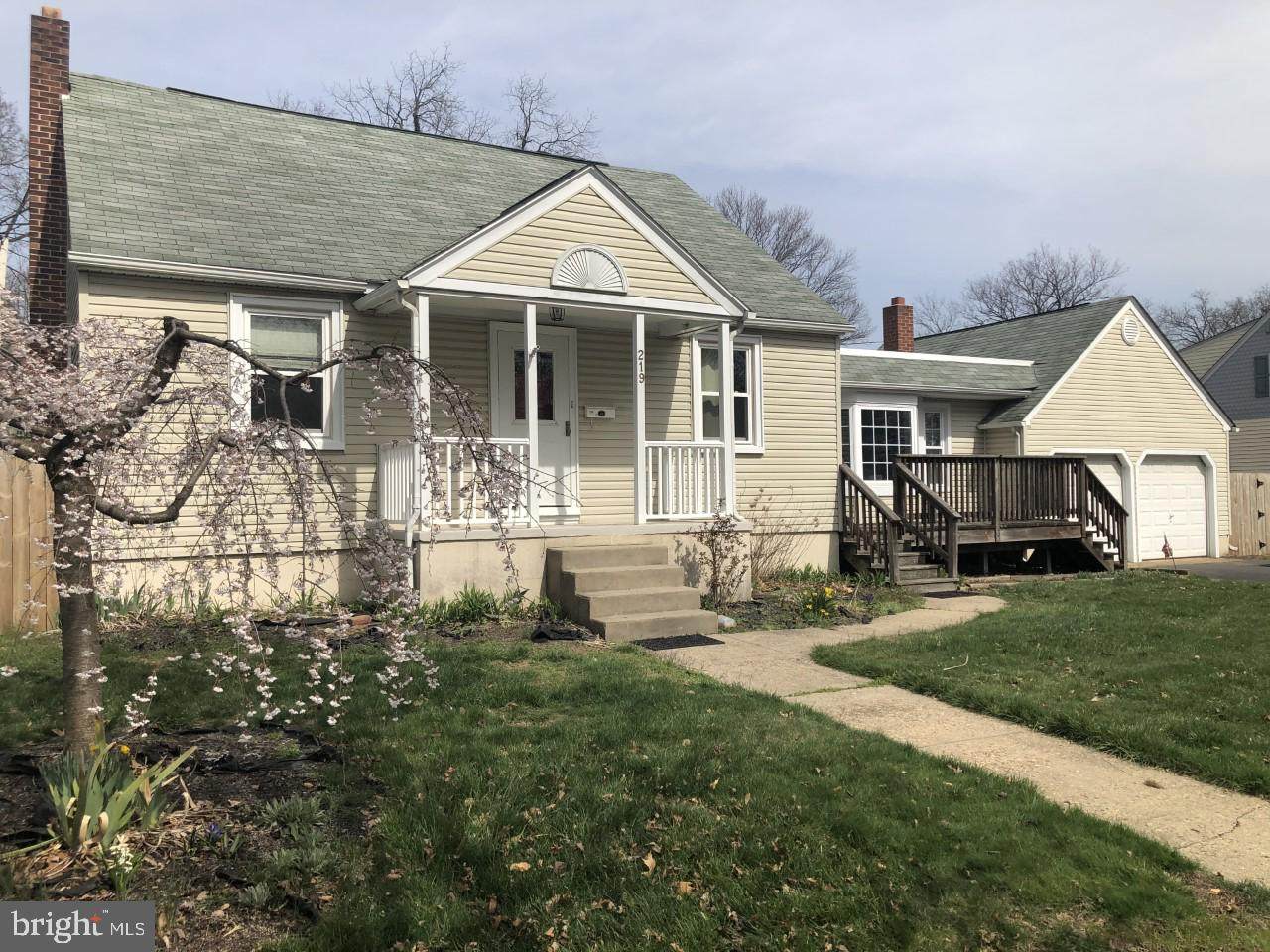 219 Elm Avenue - Photo 1