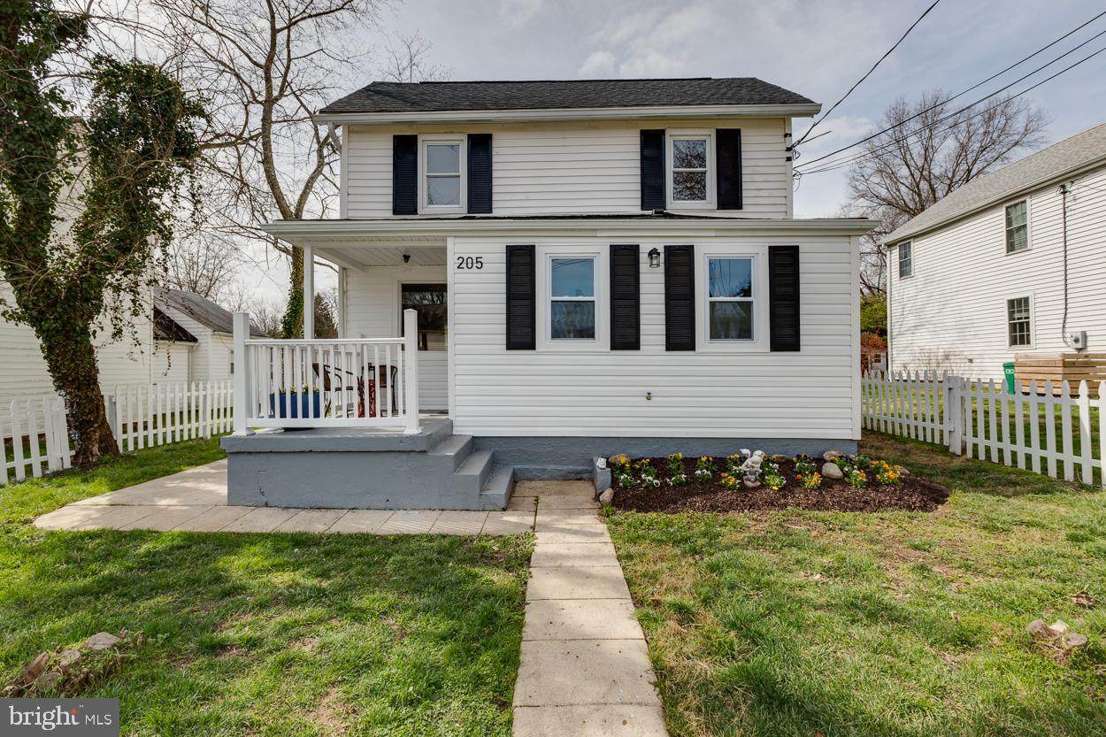 205 10TH Street - Photo 1